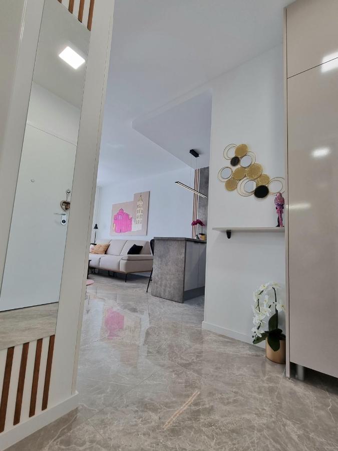 Apartment "50 Shades" With Balcony And Free Parking In The Garage 扎达尔 外观 照片