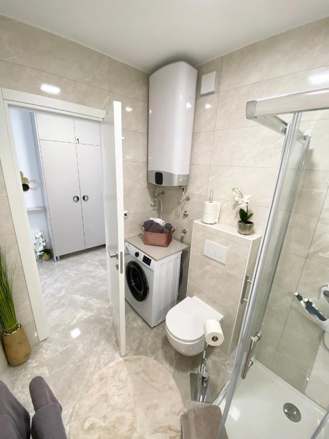 Apartment "50 Shades" With Balcony And Free Parking In The Garage 扎达尔 外观 照片