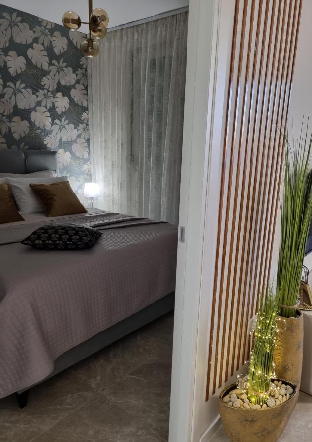 Apartment "50 Shades" With Balcony And Free Parking In The Garage 扎达尔 外观 照片