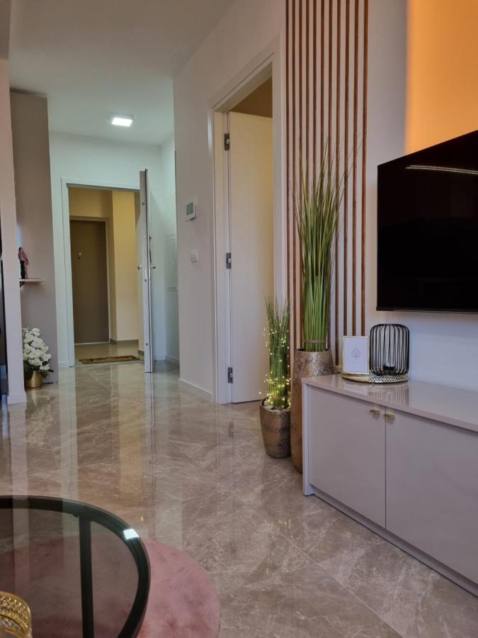Apartment "50 Shades" With Balcony And Free Parking In The Garage 扎达尔 外观 照片