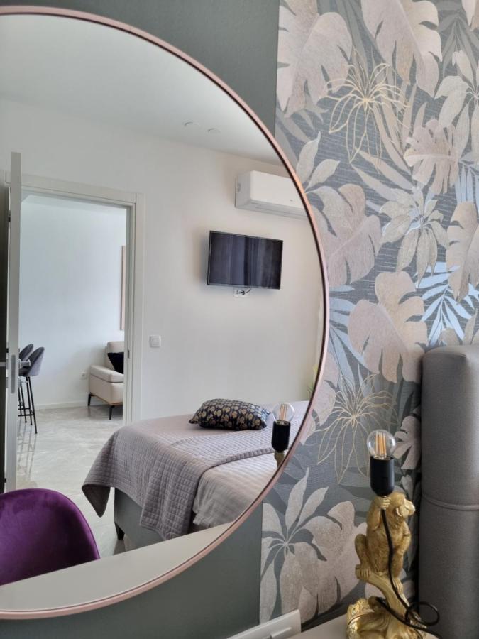Apartment "50 Shades" With Balcony And Free Parking In The Garage 扎达尔 外观 照片