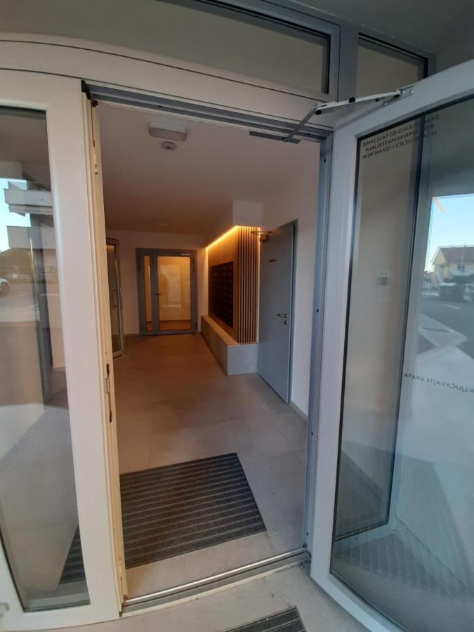 Apartment "50 Shades" With Balcony And Free Parking In The Garage 扎达尔 外观 照片