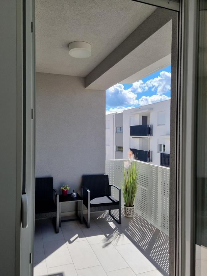 Apartment "50 Shades" With Balcony And Free Parking In The Garage 扎达尔 外观 照片
