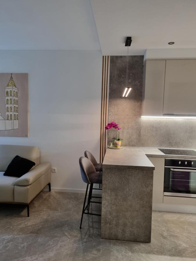 Apartment "50 Shades" With Balcony And Free Parking In The Garage 扎达尔 外观 照片